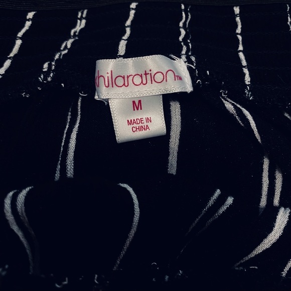 Black and White Striped Off The Shoulder Top NWOT - Picture 4 of 4